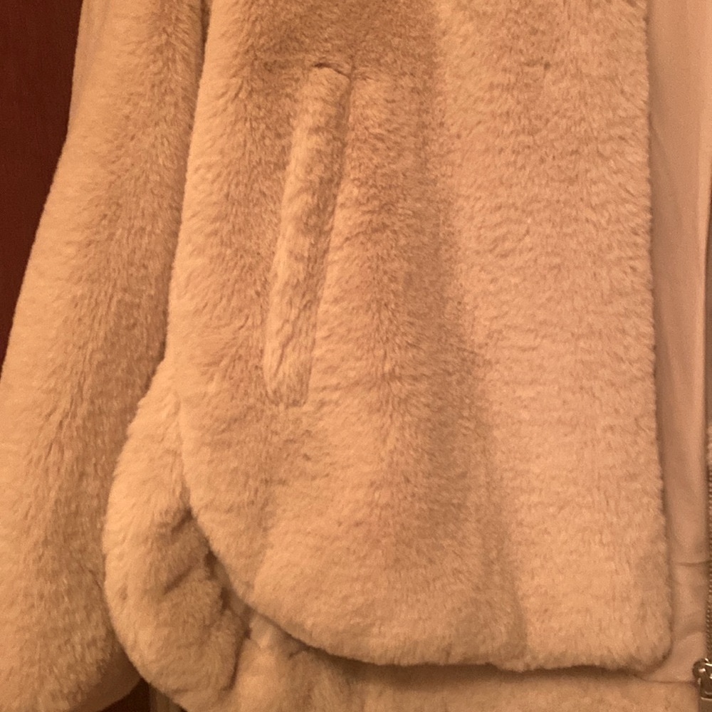 Zara woman’s fur hooded jacket - Picture 2 of 9